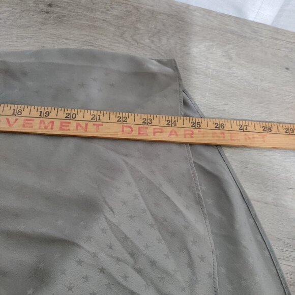 Cato Women's Gray On‎ Gray Star Print Long Sleeve Blouse Plus Size 18/20 - Picture 9 of 10